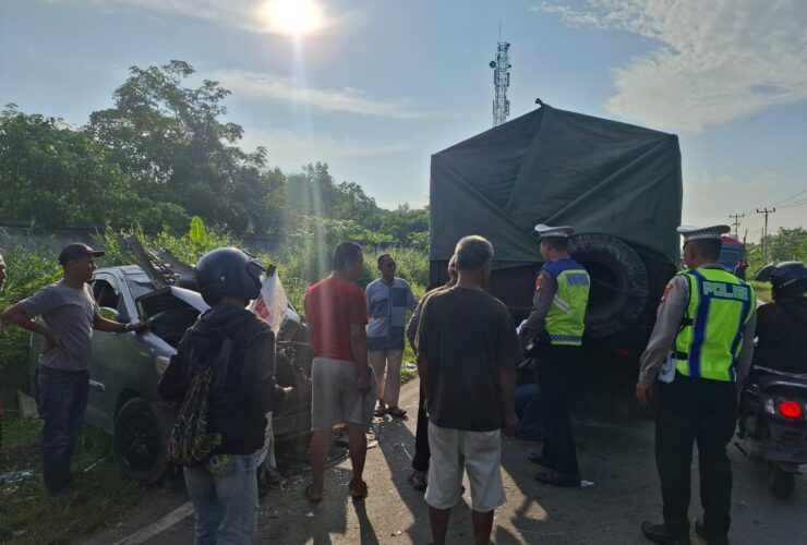 Minibus Tabrak Truk di Jalur Trans Kalimantan, Satu Pengemudi Meninggal Dunia