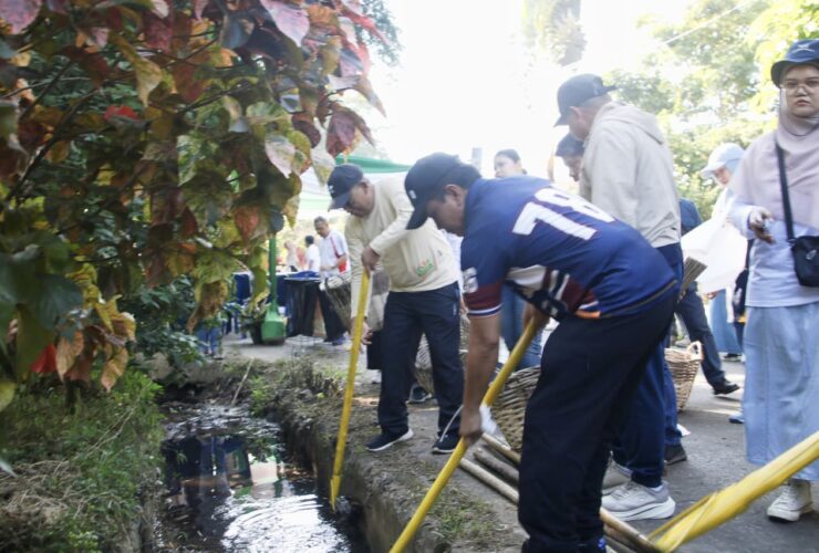Bahasan Ajak Warga Tanam Satu Rumah Satu Pohon