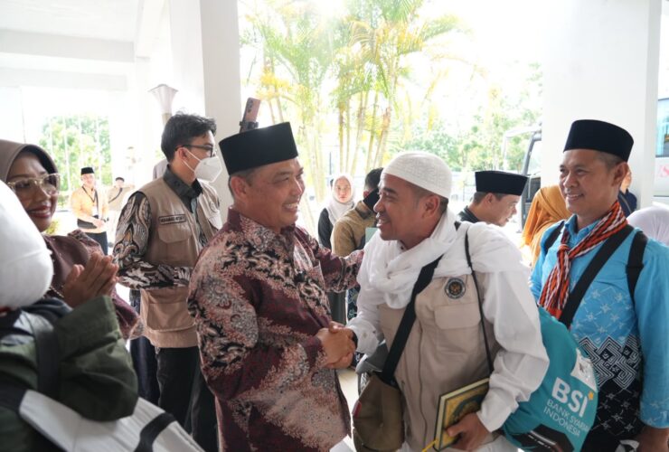 Sambut Jemaah Haji Kalbar, Ria Norsan Doakan Haji Mabrur dan Sehat