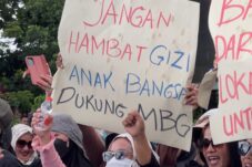 Emak-emak di Pontianak Minta MBG Tetap Lanjut, Menu Diperbaiki