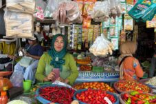 Pedagang Pasar Keluhkan Kenaikan Harga Bahan Pokok, Daya Beli Masyarakat Menurun