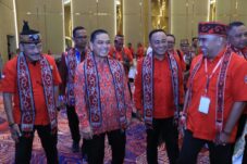 Ria Norsan Ingatkan Pemuda Dayak Terus Berkarya dan Berinovasi