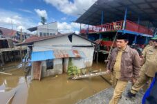 Kunjungi Rumah Warga di Tepian Sungai Kapuas yang Roboh, Bahasan: Pemkot akan Perbaiki