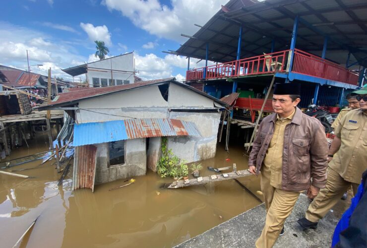 Kunjungi Rumah Warga di Tepian Sungai Kapuas yang Roboh, Bahasan: Pemkot akan Perbaiki