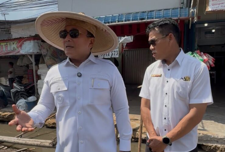 Sujiwo Tinjau Proyek Drainase Jalan Perdamain, Siapkan Penataan Kawasan dan Pelebaran Jalan untuk Atasi Banjir