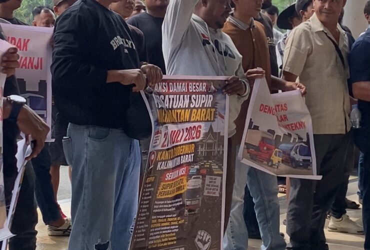Geruduk Kantor Gubernur Kalbar, Sopir Truk Keluhkan Sulitnya Dapatkan Solar di SPBU