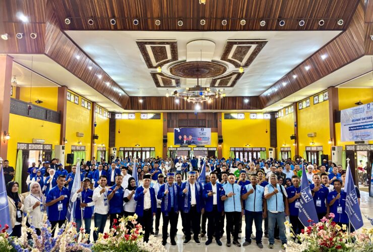 Perkuat Mesin Partai, PAN Pontianak Lantik DPC Se-Kota dan Relawan DPR RI