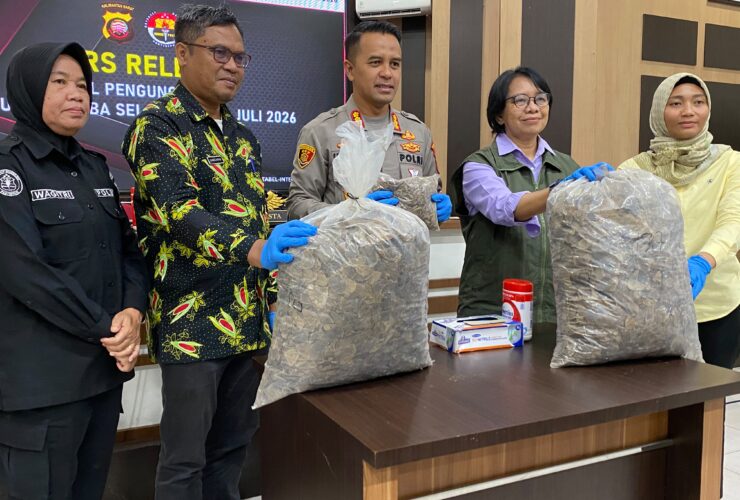 Polisi Temukan 551 Kg Sisik Tenggiling Siap Jual di Pontianak