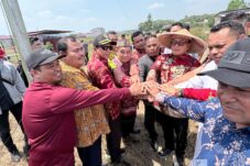 Sujiwo Wujudkan Komitmen Pembangunan Gereja Desa Kapur, Akses Jalan Disiapkan
