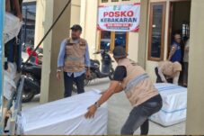 Gercep, Pemprov Beri Bantuan Sembako hingga Kasur untuk Korban Kebakaran di Pasar Sungai Duri