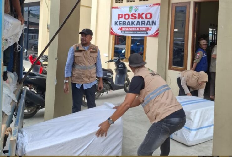 Gercep, Pemprov Beri Bantuan Sembako hingga Kasur untuk Korban Kebakaran di Pasar Sungai Duri