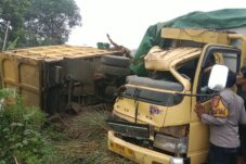 Truk Tabrakan di Ambawang, Dua Orang Mengalami Luka