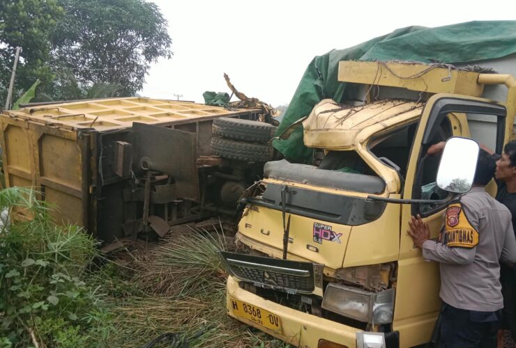 Truk Tabrakan di Ambawang, Dua Orang Mengalami Luka