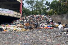 Dinas LHK Pontianak Terbentur Anggaran, Sampah di Pasar Mawar Menumpuk