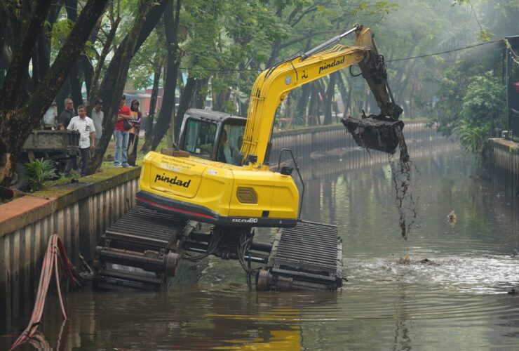 Pemkot Pontianak Rutin Normalisasi Drainase, Antisipasi Genangan Saat Hujan dan Air Pasang