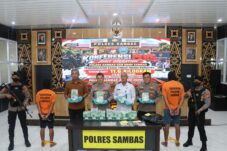 Pakai Modus ‘Ranjau’, Dua Pemuda di Sambas Edarkan 11,67 Kilo Sabu di Perbatasan