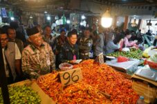 Satgas Ketahanan Pangan Pantau Pasar Pontianak, Harga Cabai Turun hingga 20 Persen