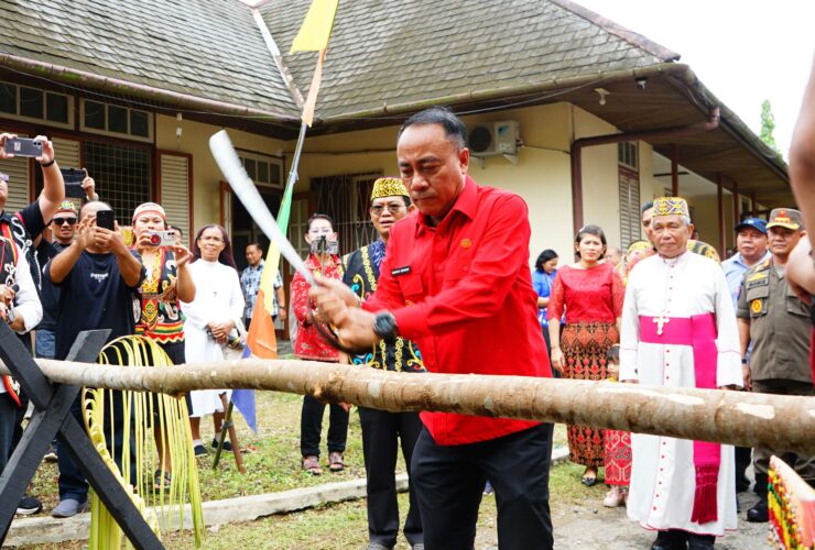 Resmikan Plaza Bunda Maria di Nyarumkop, Krisantus Kurniawan Soroti Pendidikan Karakter dan Toleransi